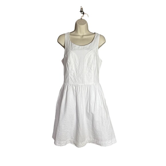 Lilly Pulitzer Size 8 White Eyelet Seersucker Dress Embroidered Pockets Cotton - Picture 1 of 11